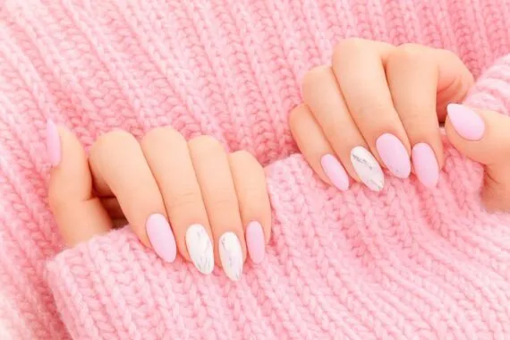 Hybrid-Maniküre zu Hause