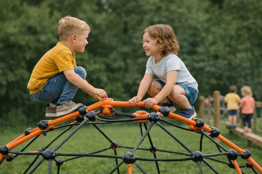 Bewegungsspielzeug die Entwicklung von Körper, Geist und Sozialverhalten unterstützt